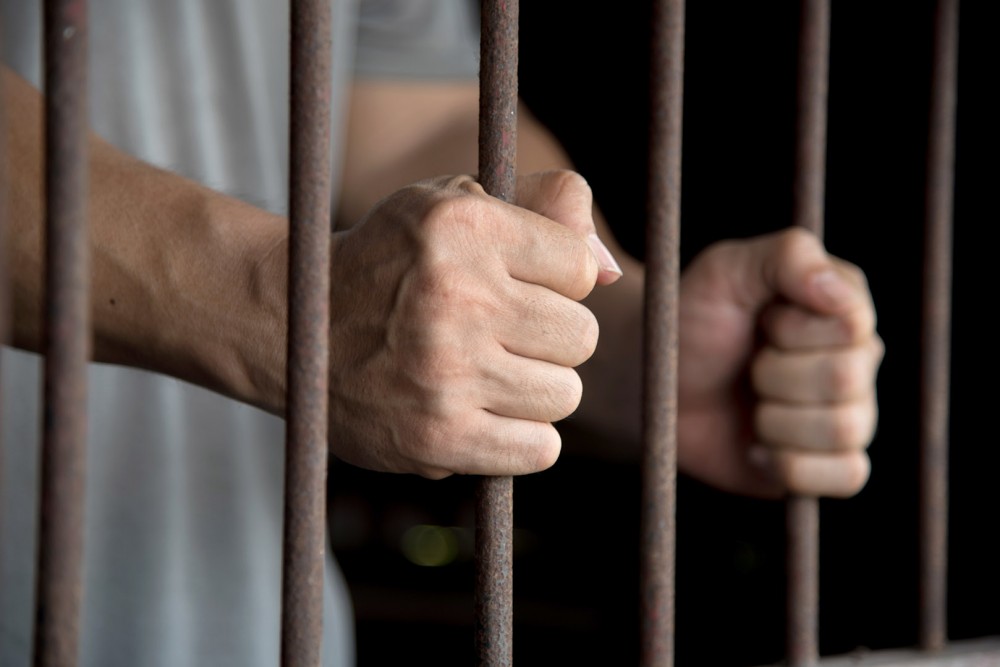 Crimă la Ocnița // Un bărbat de 76 de ani și-a ucis oaspetele de 68 de ani. Pedeapsa primită